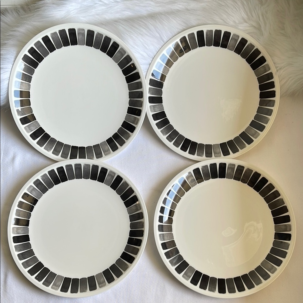 Martha Stewart Set of 4 Dinner Plates. All Plates are New.